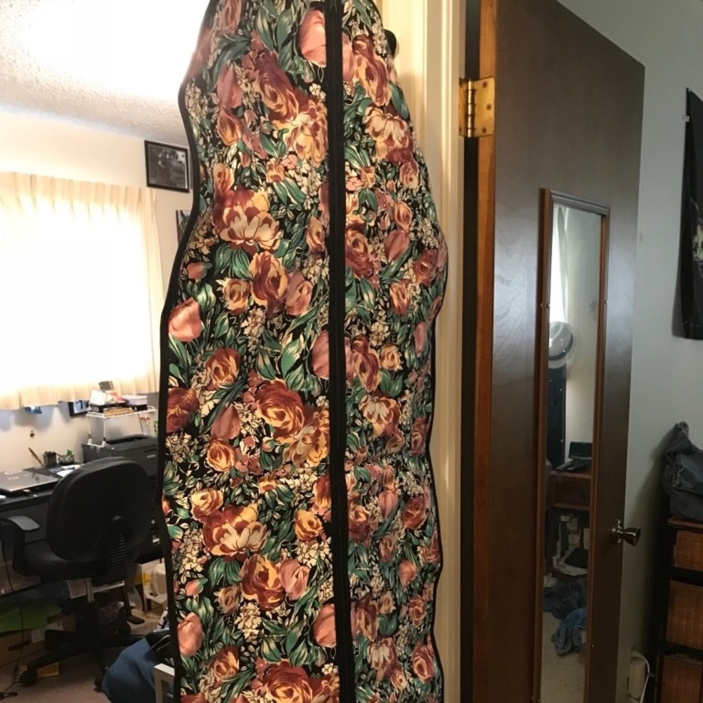 Garment bag with matching jewelry travel bag